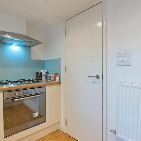 Cosy 1 Bed W Loft Sleeps 5 Close To Stations Apartment *