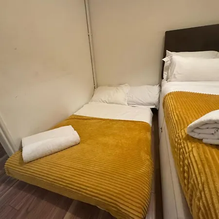 Homestay Alder House In Camden For 7 Guests London