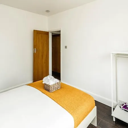 Apartment Lovely 3 Bed House In