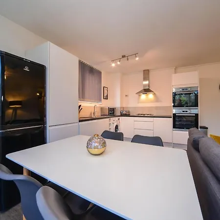 Apartment Modern 2-bed Nw Near Camden - Great Location & Transport London