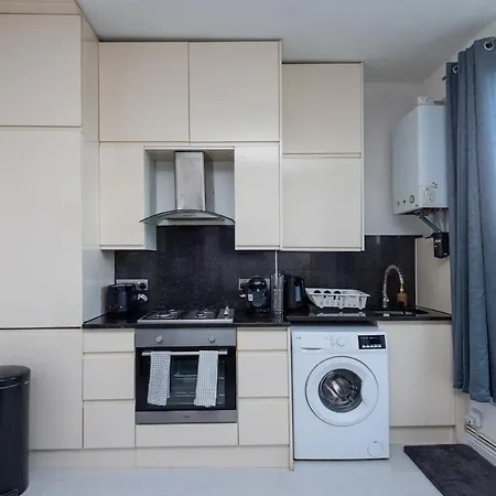 Comfy Flat Near Portobello Road Apartment