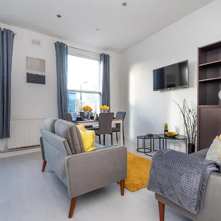 Comfy Flat Near Portobello Road Apartment London