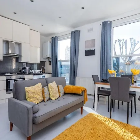 Comfy Flat Near Portobello Road Apartment