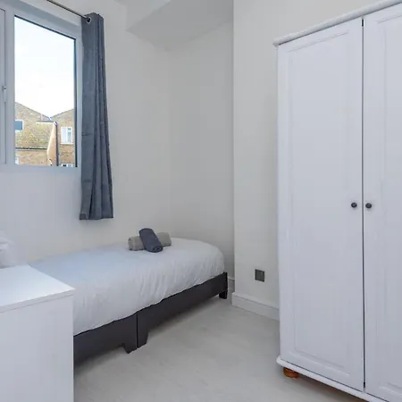 Comfy Flat Near Portobello Road * London