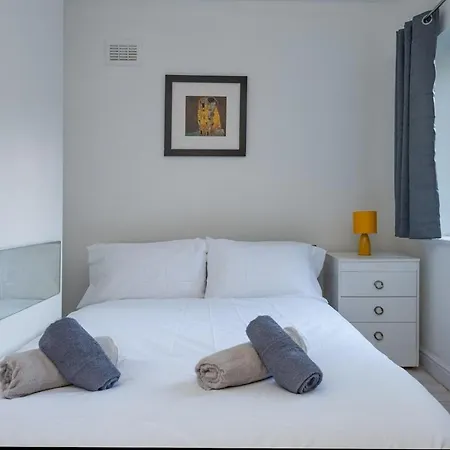 Comfy Flat Near Portobello Road Apartment *