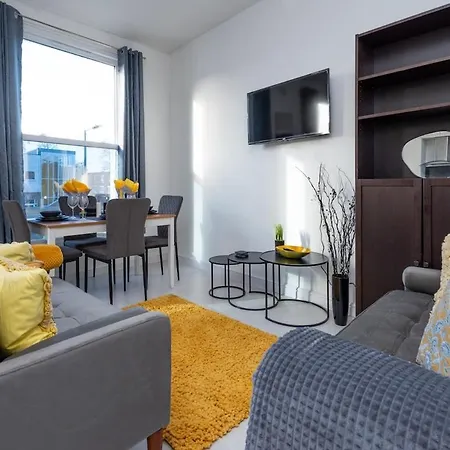 Comfy Flat Near Portobello Road Apartment