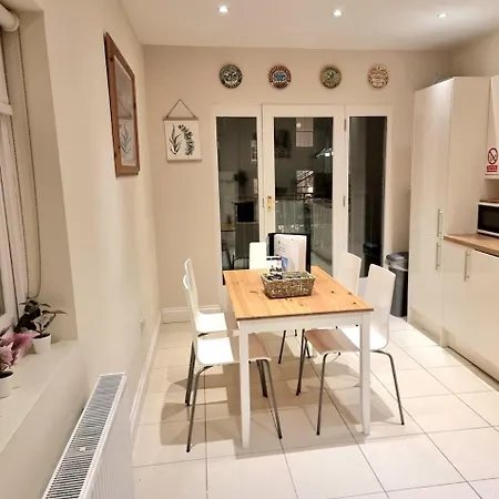 Notting Hill 2 Bed Flat - 5 Min To Portobello Road *