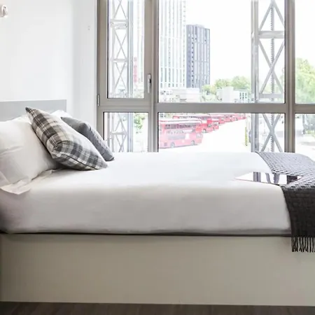 Apartment Chapter Lewisham Student Only, Cozy Budget With Shared Washroom London