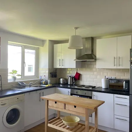 Lovely 1 Bedroom Flat *