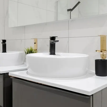 Luxury 2 Bedroom In *