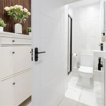 Luxury 2 Bedroom In Holiday home *