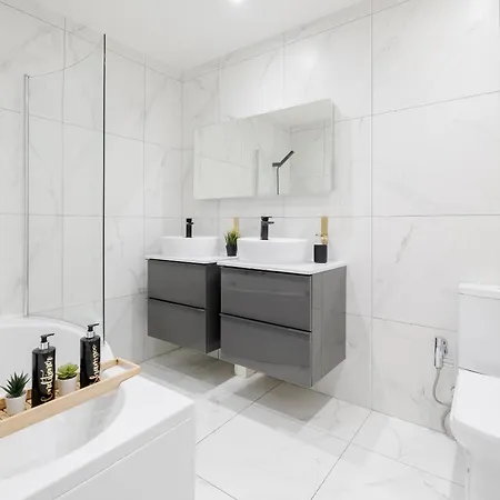 Luxury 2 Bedroom In *