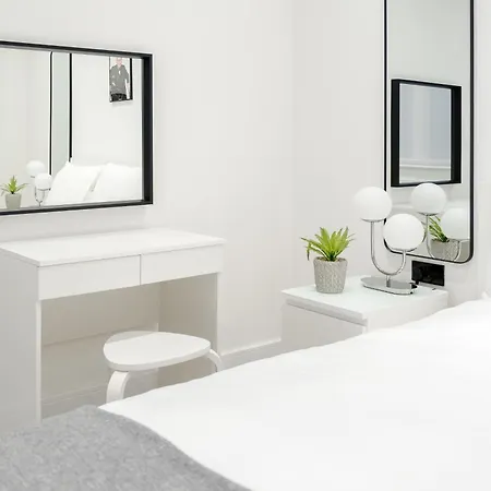 Luxury 2 Bedroom In Holiday home