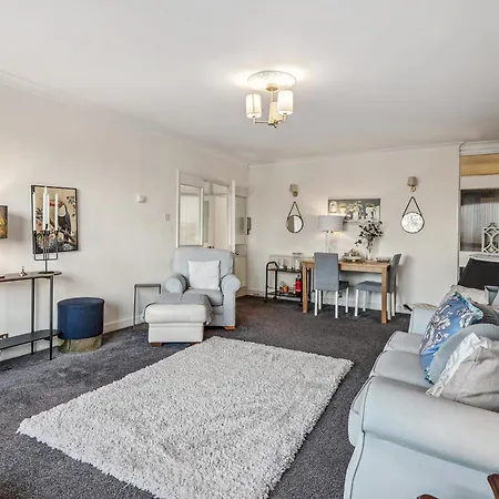 Apartment Spacious2br-balcony-parking-25mincentrallondon