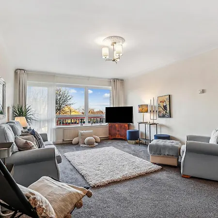 Spacious2br-balcony-parking-25mincentrallondon Apartment *