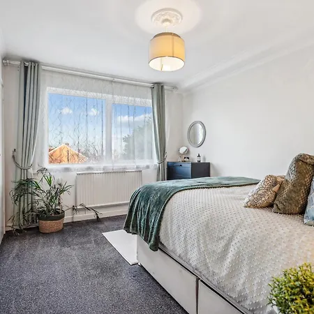 Spacious2br-balcony-parking-25mincentrallondon *