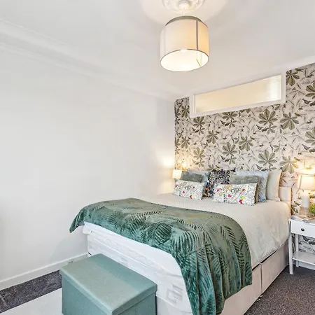 Apartment Spacious2br-balcony-parking-25mincentrallondon *
