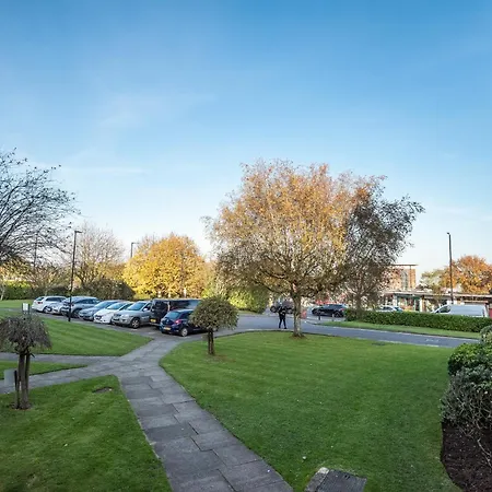 Spacious2br-balcony-parking-25mincentrallondon Apartment *