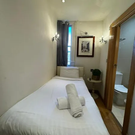 The Paramount 3*