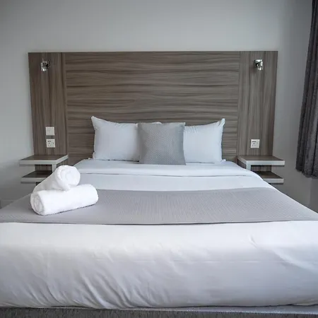 Hotel Sky Nights London Heathrow 3*