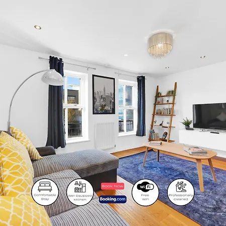 Lovely 3 Bedroom House Short Term & Flexible Renting Limehouse With Private Parking And Garden! Apartment London
