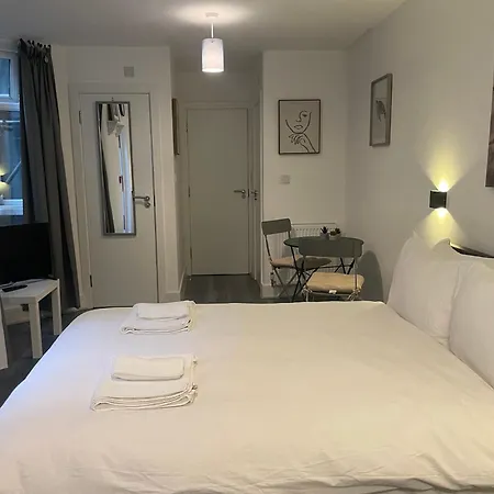 Amazing 4 - East Apartment