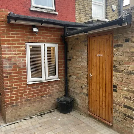 Amazing 4 - East Apartment London
