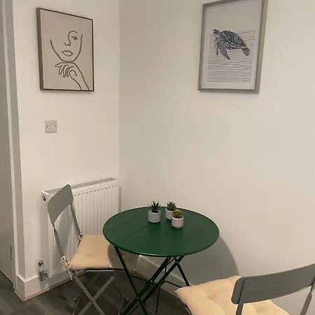 Amazing 4 - East Apartment