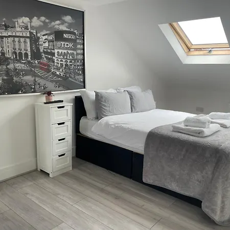 Amazing 4 - East * London