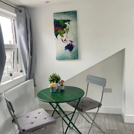 Amazing 4 - East Apartment