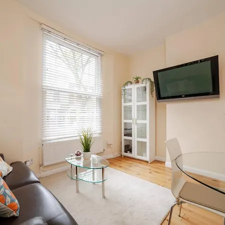 Charming & Modern Apartment, Heart Of Notting Hill, Prime Location, Close To Kensington Palace & Oxford Street London