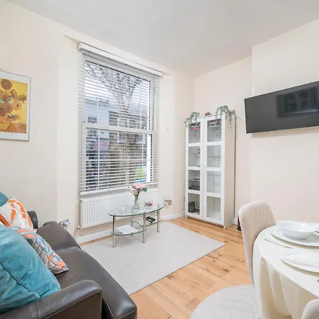 Charming & Modern Apartment, Heart Of Notting Hill, Prime Location, Close To Kensington Palace & Oxford Street