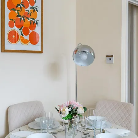 Charming & Modern Apartment, Heart Of Notting Hill, Prime Location, Close To Kensington Palace & Oxford Street London