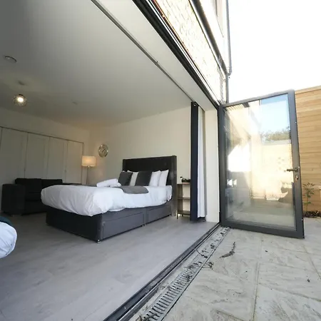 Broadway Great 7-minute Walk From The Underground Homestay