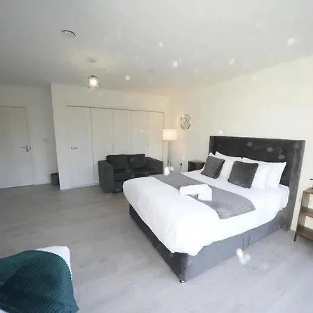 Homestay Broadway Great 7-minute Walk From The Underground Ealing