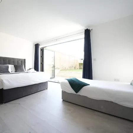 Homestay Broadway Great 7-minute Walk From The Underground