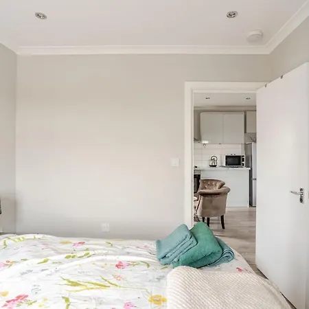 Stylish And Luxury Flat In Lnd דירה *
