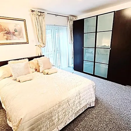 Homestay Deluxe Comfy With En-suite - 1