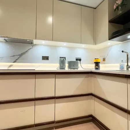 Luxury 2 Bedroom Edgware Road By Wild Apartment London