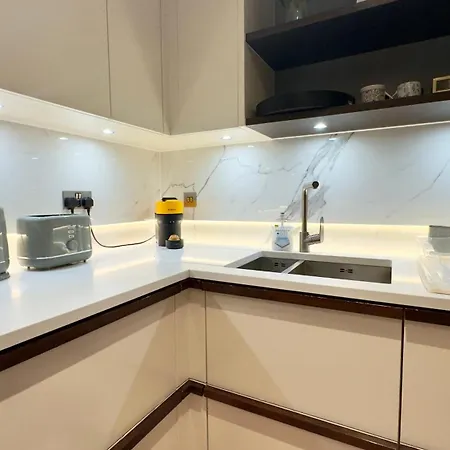 Luxury 2 Bedroom Edgware Road By Wild Apartment London