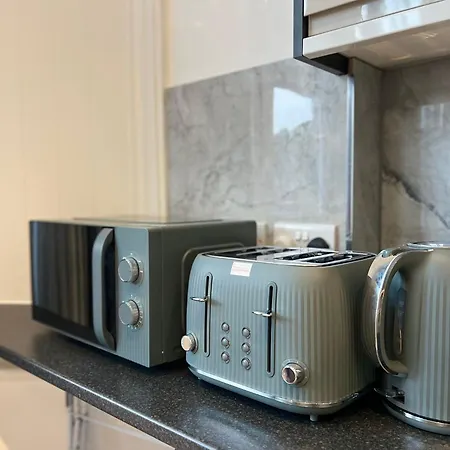 Apartment Charming In West Ealing, 12 Mins To By Train, Free Parking, 8-min Walk To Station London