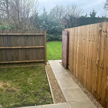 Apartment Charming In West Ealing, 12 Mins To By Train, Free Parking, 8-min Walk To Station *