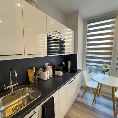 Entire Flat 4 Min Walk To Finsbury Park * London