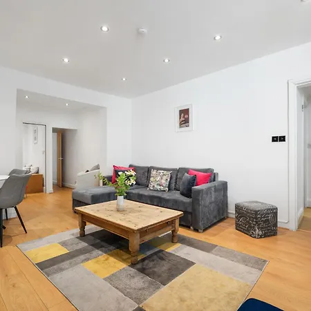Holland Park Flat, 2bed 2bath, Breakfast, Lgf London