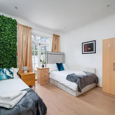 Spacious Canary Wharf Near 02 Arena, Excel Exhibition Centre, With Free Parking & Wifi Apartment *