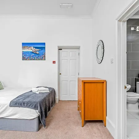 Apartment Spacious Canary Wharf Near 02 Arena, Excel Exhibition Centre, With Free Parking & Wifi London
