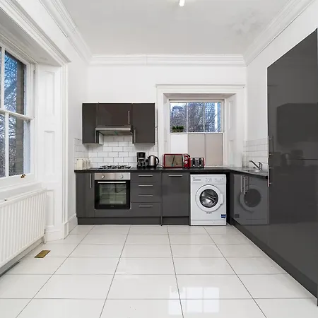 Spacious Canary Wharf Near 02 Arena, Excel Exhibition Centre, With Free Parking & Wifi Apartment *