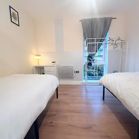 2bdr En Wembley Retreat *