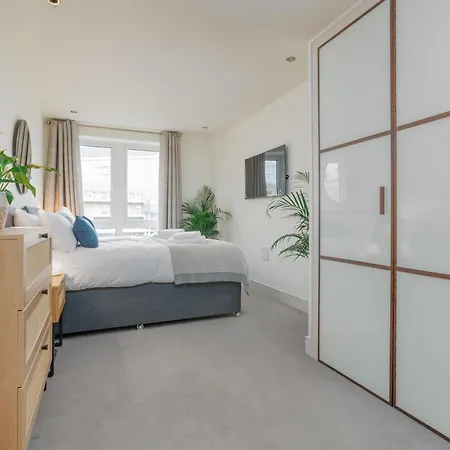 Apartment Starhost Residences - Spacious 1-bedroom With Balcony *