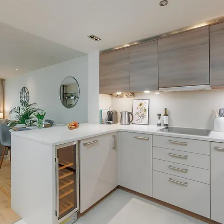 Starhost Residences - Spacious 1-bedroom With Balcony